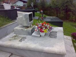 Computer tombstone